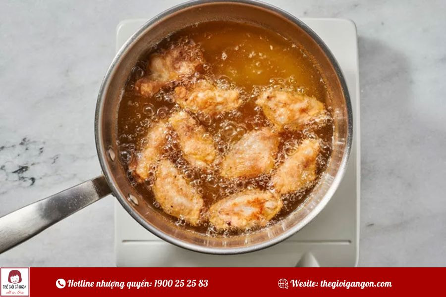 Bí quyết chiên gà giòn rụm, vàng ươm như ngoài hàng