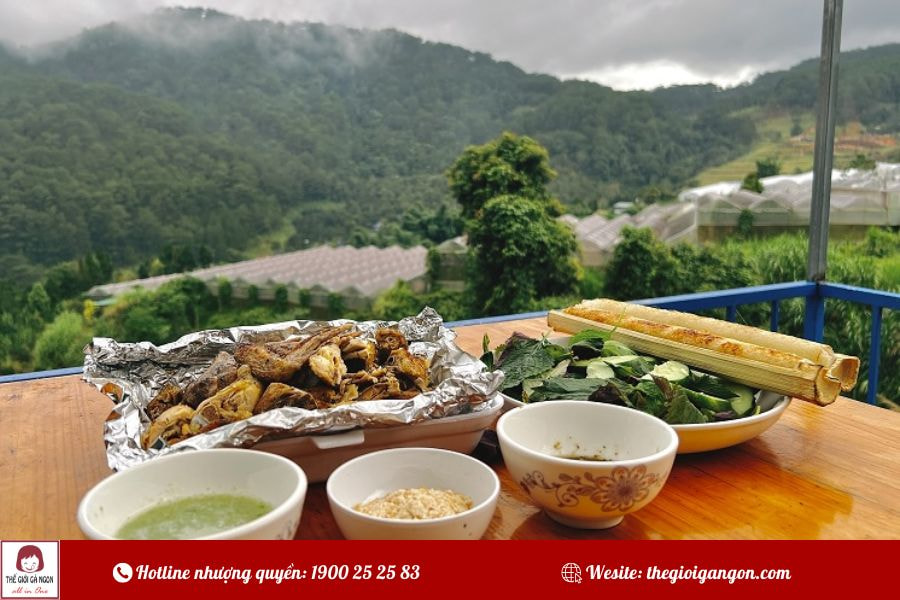 Gà nướng cơm lam rau rừng tinh hoa ẩm thực Tây Bắc