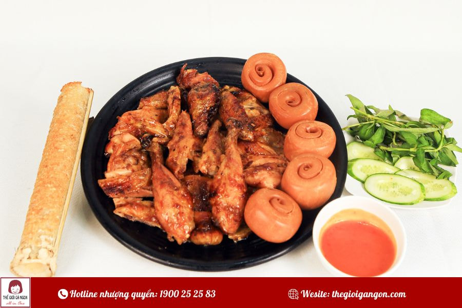 Cơm lam gà nướng tinh hoa ẩm thực Tây Nguyên ngay giữa lòng phố thị