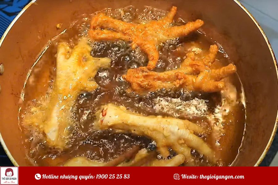 Cách chiên chân gà không bị bắn nổ an toàn tại nhà