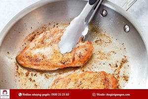 Ăn là mê: Phi lê gà áp chảo thơm lừng, mềm mọng dễ làm