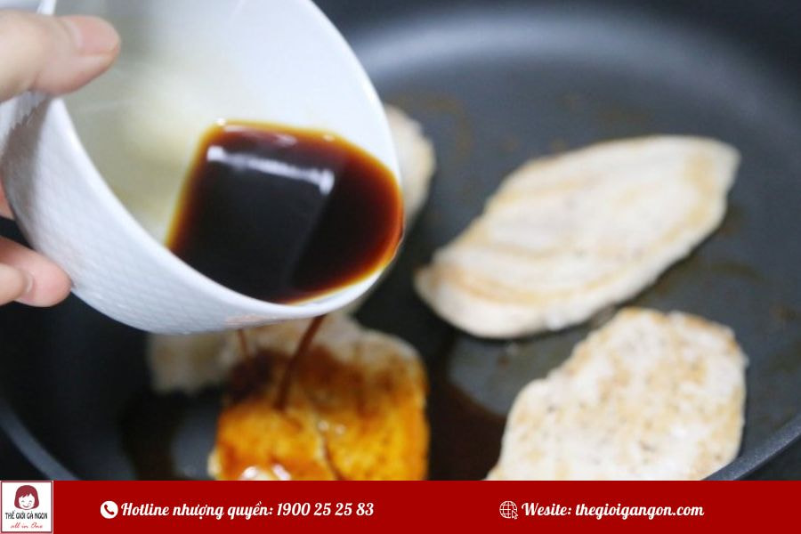 Chế biến ức gà áp chảo cho người mới dễ làm không bị khô