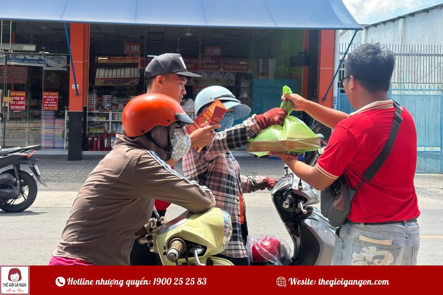 Đằng sau ngày khai trương Thế Giới Gà Ngon 21 thành công là cả một tập thể đầy tâm huyết