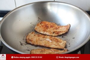 Hướng dẫn làm ức gà áp chảo thơm ngon, mềm mọng