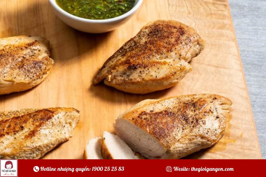 Cách làm món ức gà áp chảo mềm ngon, không khô