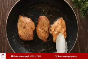 Làm gà áp chảo ngon chuẩn vị dễ làm tại nhà