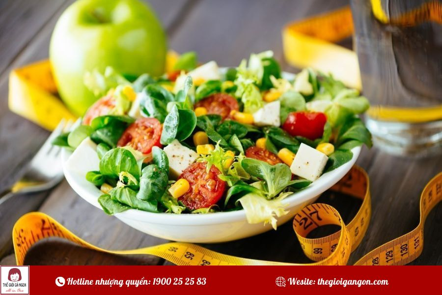 Salad ức gà áp chảo: Bí quyết cho bữa trưa nhẹ bụng, đủ chất