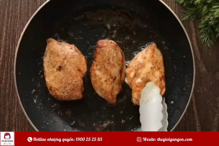 Thử ngay cách áp chảo ức gà 10 phút mà siêu ngon