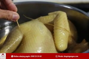 Luộc gà mấy phút thì chín? Câu trả lời cho món gà luộc hoàn hảo
